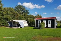 Camping De Graafschap bietet auch Stellplätze an die über eine eigene beheizte Sanitäreinheit verfügen