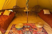 Neben den Stellplätzen vermietet Zen Ranch auch einige einfache stimmungsvoll eingerichtete Unterkünfte